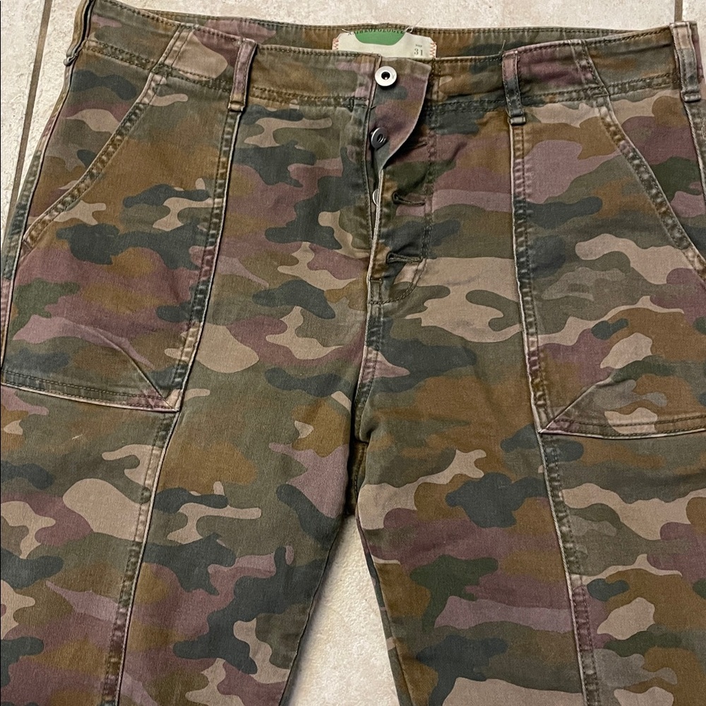 Anthropologie camo print straight leg pants size 31 - Picture 3 of 5